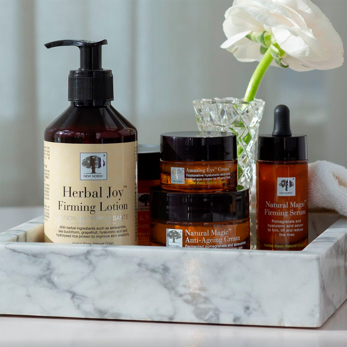 New Nordic Herbal Joy Firming Lotion | 250 ml fra New Nordic