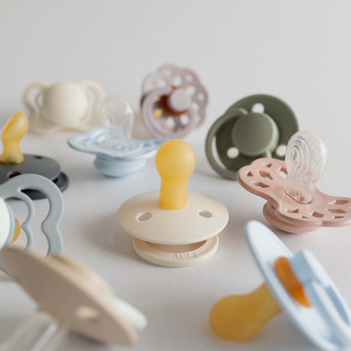 Colour Latex 6mnd+ (Vanilje/Sky) 2 stk fra BIBS