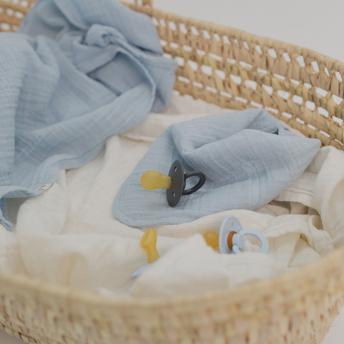 Colour Latex 6mnd+ (Iron/Baby Blue) 2 stk fra BIBS