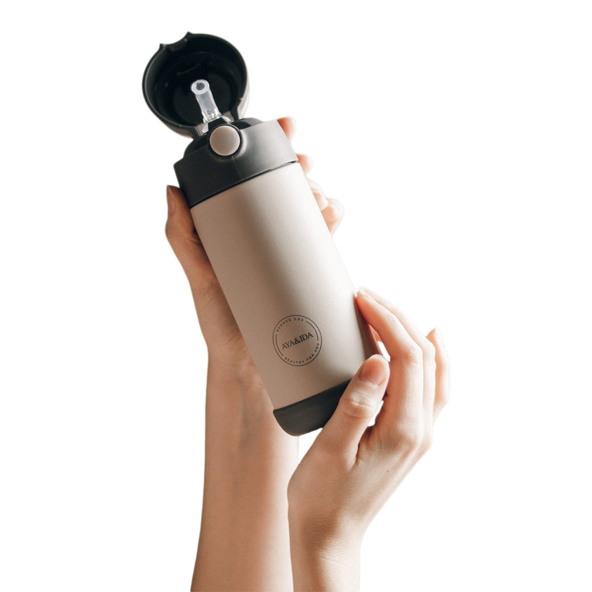 Barneflaske med sugerør - Krembeige fra AYA&IDA