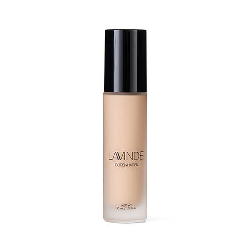Lavinde Copenhagen Natural Glow Liquid Foundation (30 ml) | Sand 203 fra Lavinde Copenhagen
