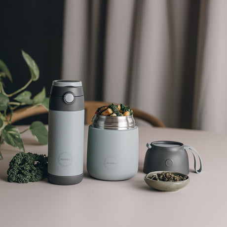 Barneflaske med sugerør - Mintgrønn fra AYA&IDA