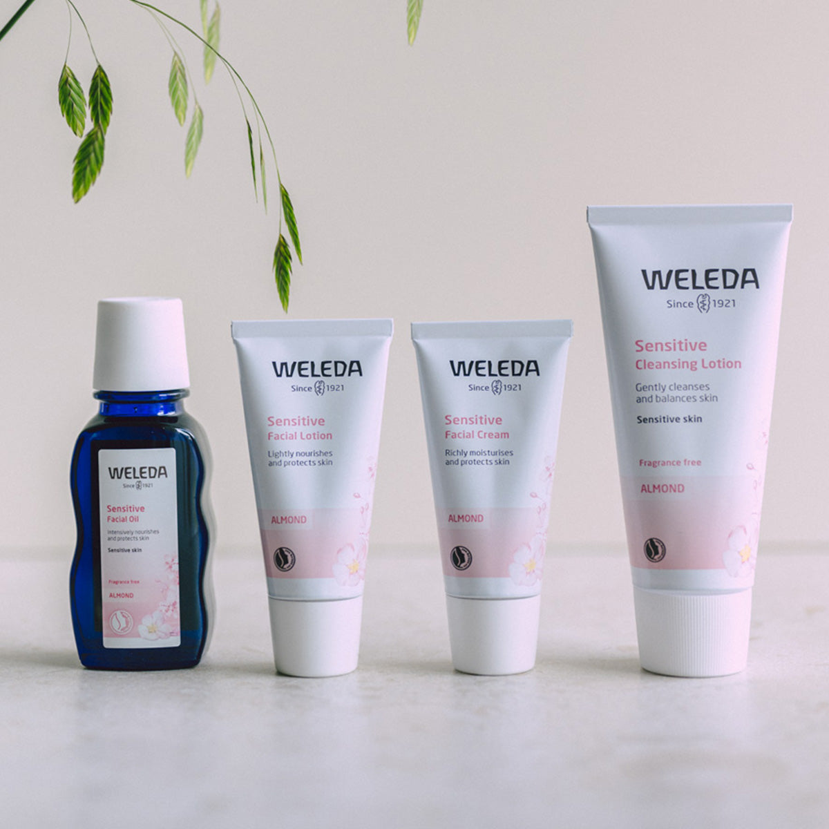 Sensitive Cleansing Lotion fra Weleda