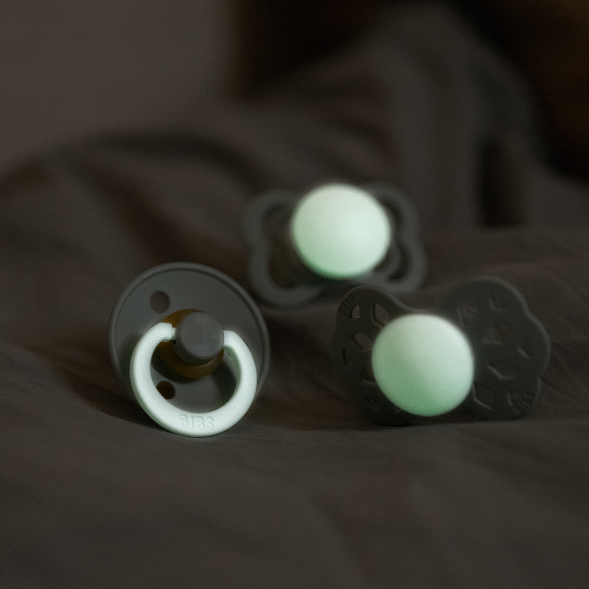 Colour Latex 6mnd+ Symmetrisk (Blush GLOW/Vanilla GLOW) 2 stk fra BIBS