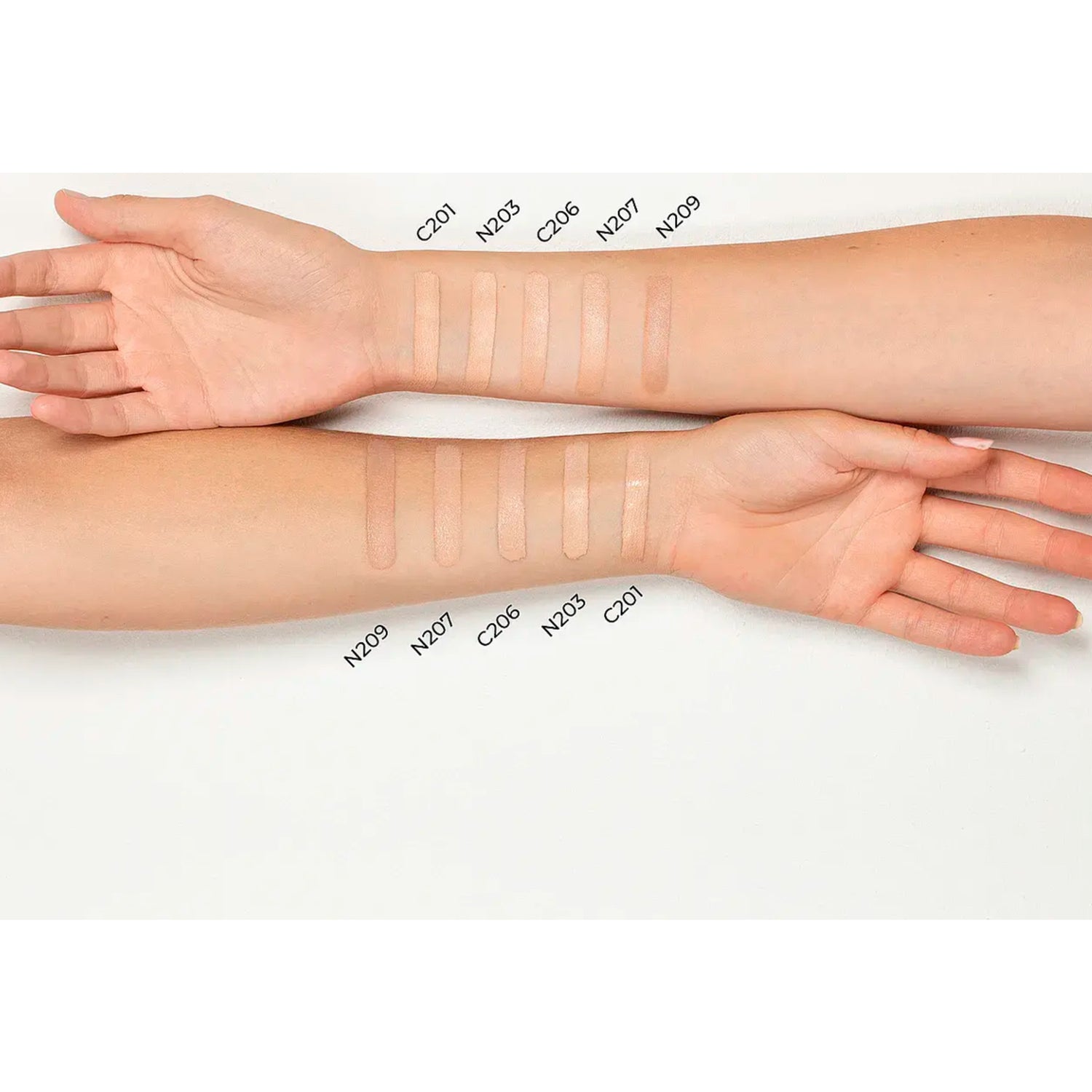 Natural Glow Liquid Foundation Ivory 206 fra Lavinde Copenhagen