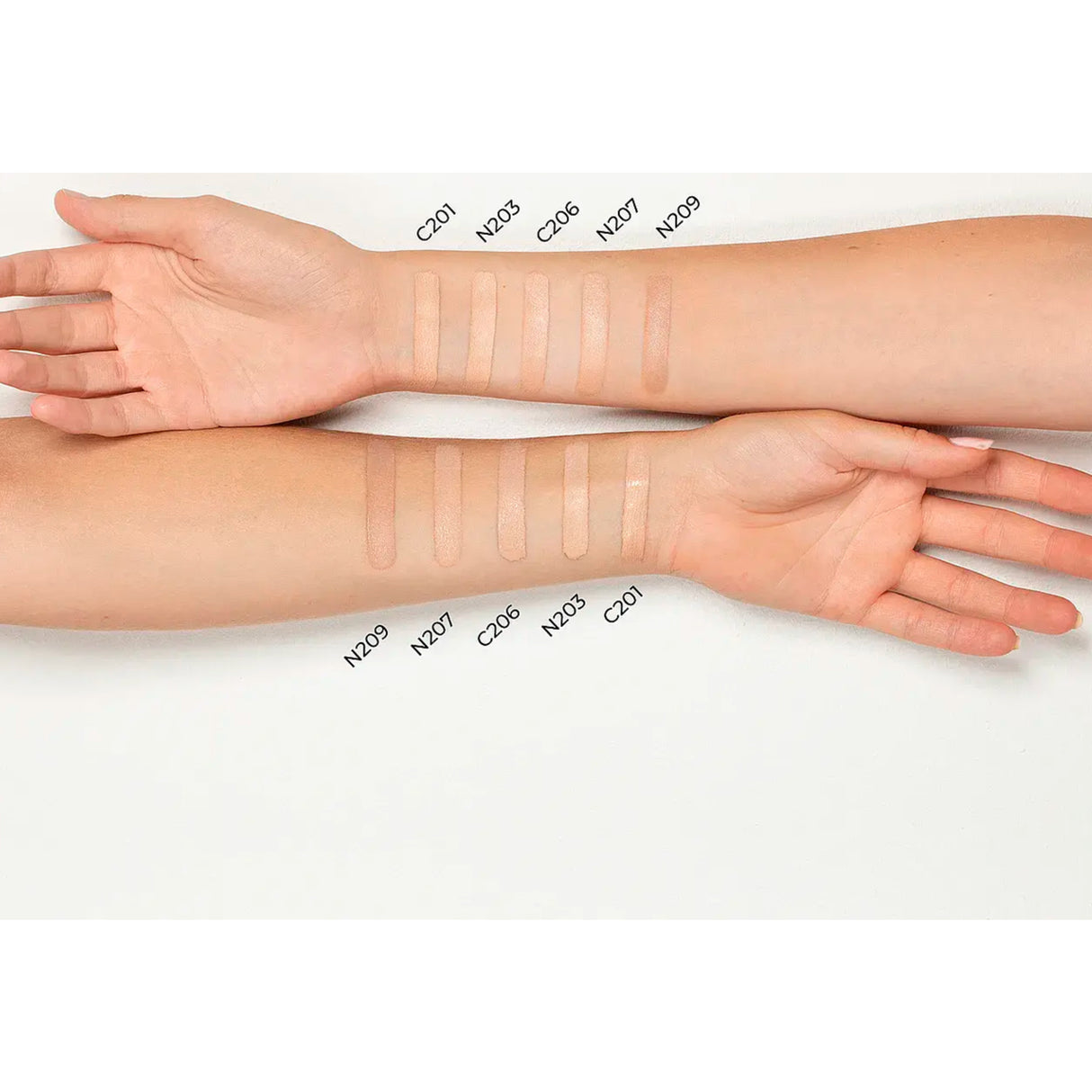 Lavinde Copenhagen Natural Glow Liquid Foundation (30 ml) | Beige 207 fra Lavinde Copenhagen