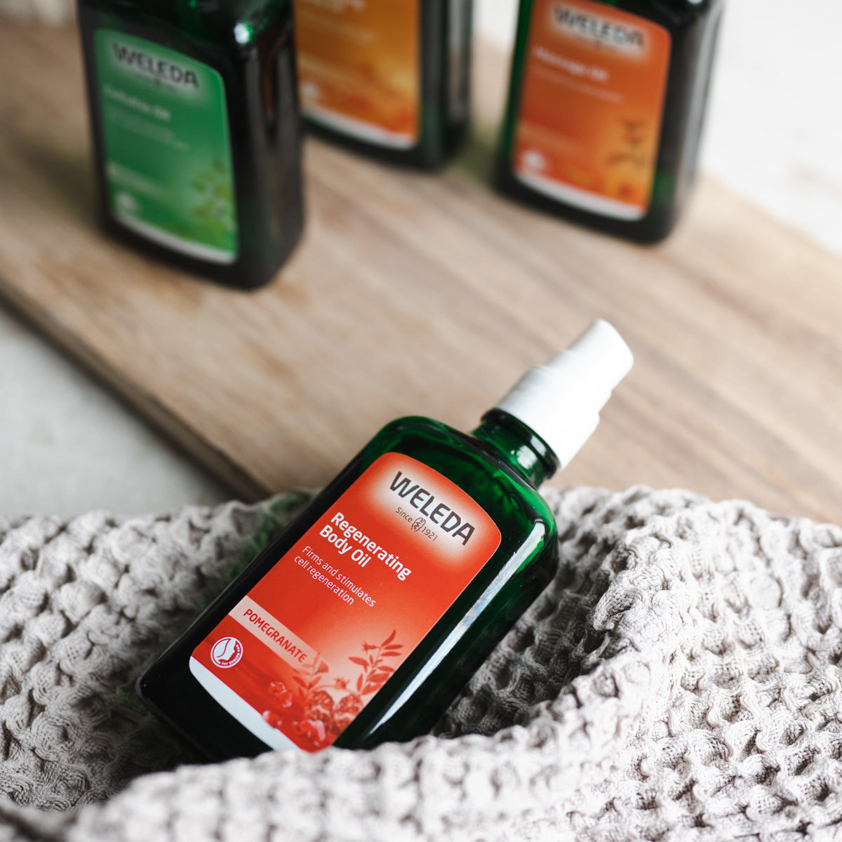 Pomegranate Regenerating Body Oil fra Weleda