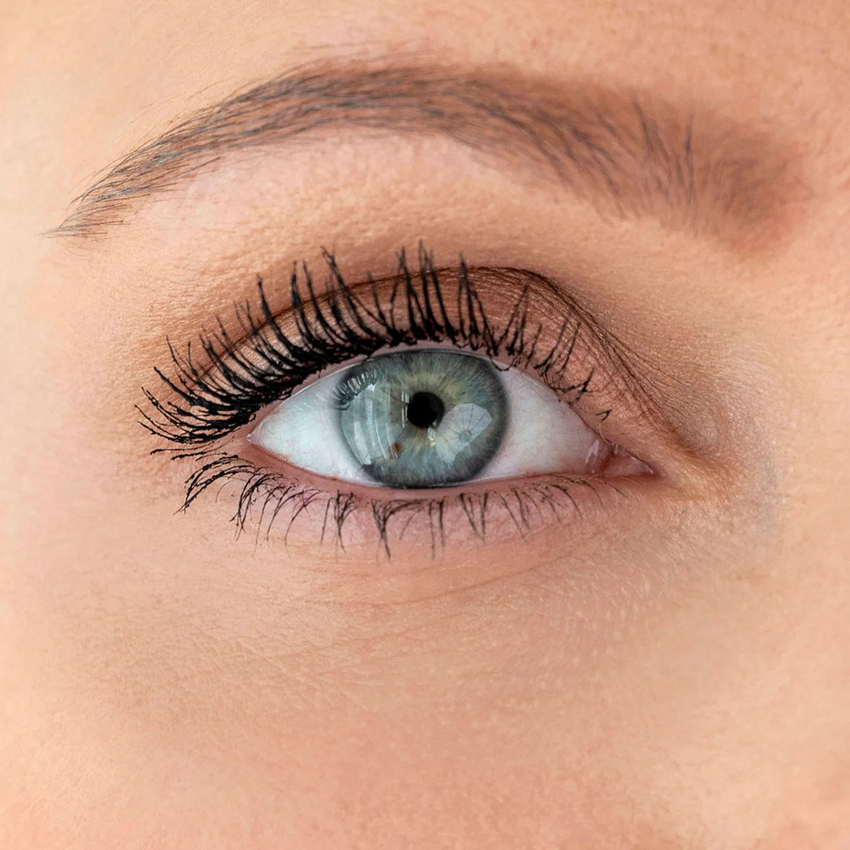 Beyond Volume & Curl Mascara Waterproof fra Lavinde Copenhagen